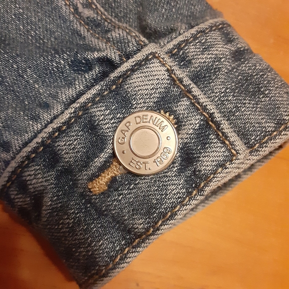 GAP JEAN JACKET LIGHT WASH 2017 DISTRESSED BUTTON UP DENIM WOMENS SIZE MEDIUM. - Picture 14 of 14